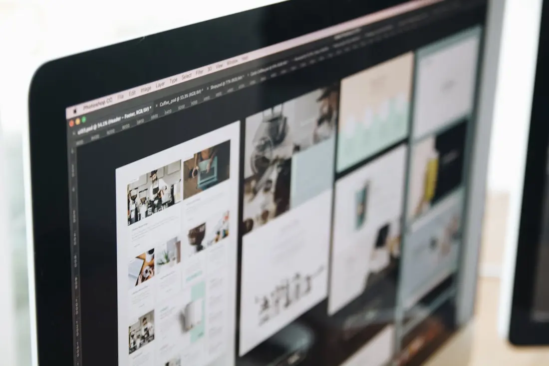 Detailansicht eines professionellen Layouts am Bildschirm